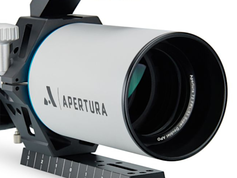 The Apertura 32mm guidescope in blue and white