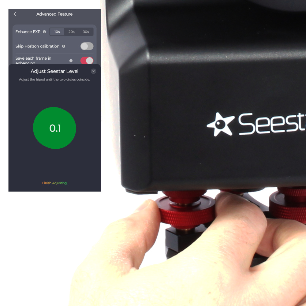 {{Seestar S50 and Apertura Easy Leveler, with a screenshot of the leveling assistant and a hand adjusting an Easy Leveler knob. }}