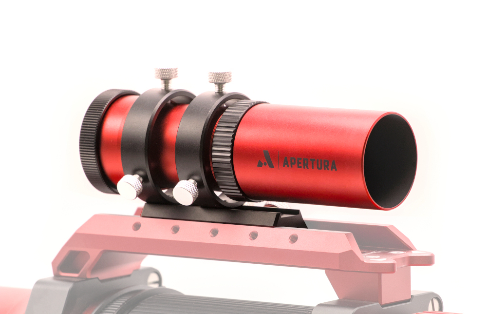 {{Apertura 32mm Guide Scope - pictured attached to telescope }}