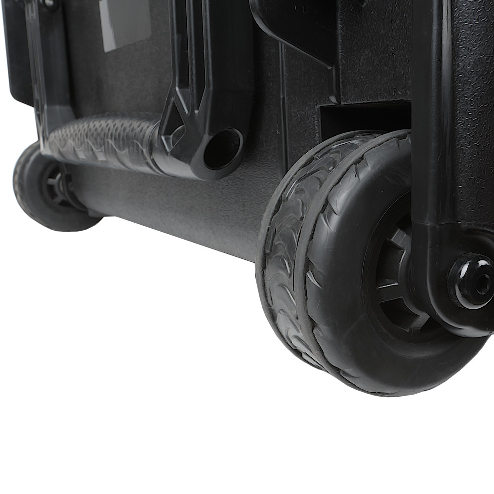 Apertura Hard Case for Origin close up of wheels