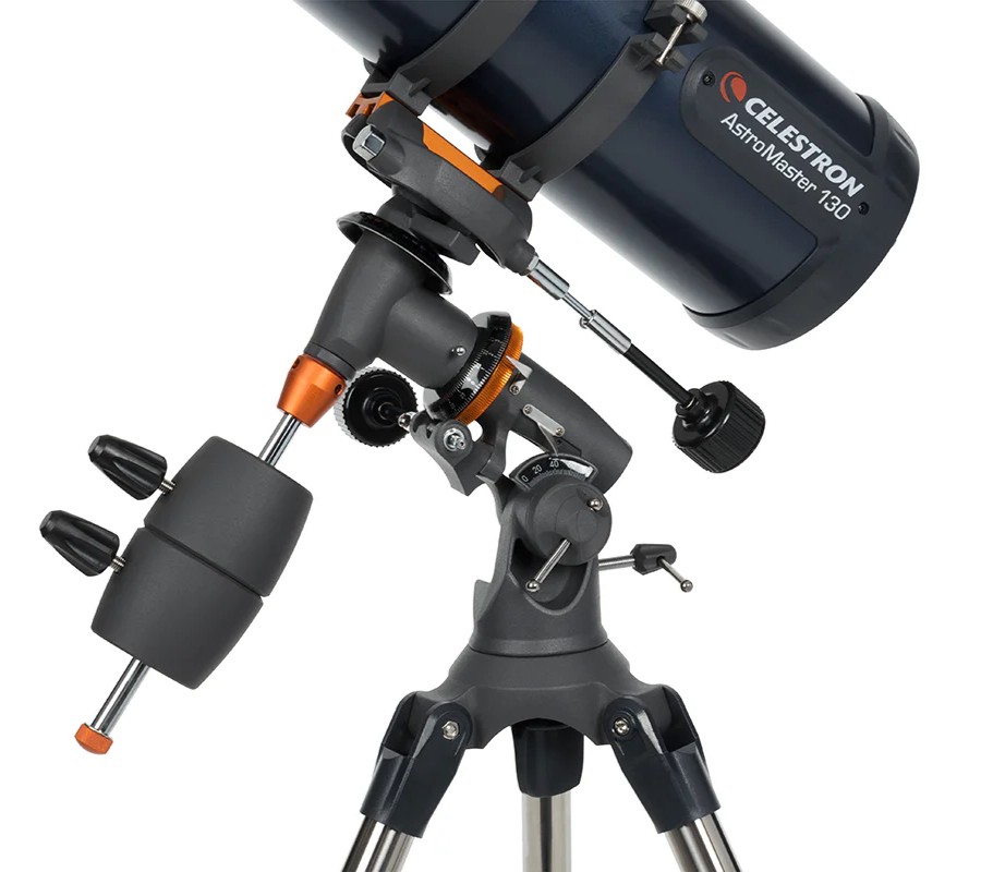 AstroMaster 130 EQ mount close up