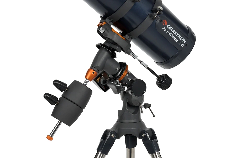 AstroMaster 130 EQ mount close up