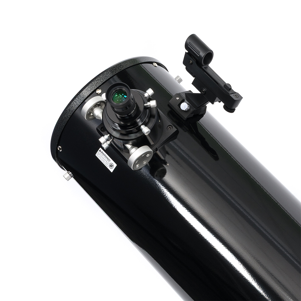 Close up of the eyepiece, eyepiece adapter, and red dot reflex finder installed on the Orion SkyQuest XT8 Classic Dobsonian