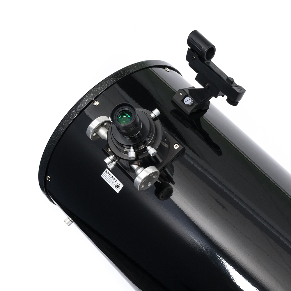 Close up of the eyepiece, eyepiece adapter, and red dot reflex finder installed on the Orion SkyQuest XT10 Classic Dobsonian