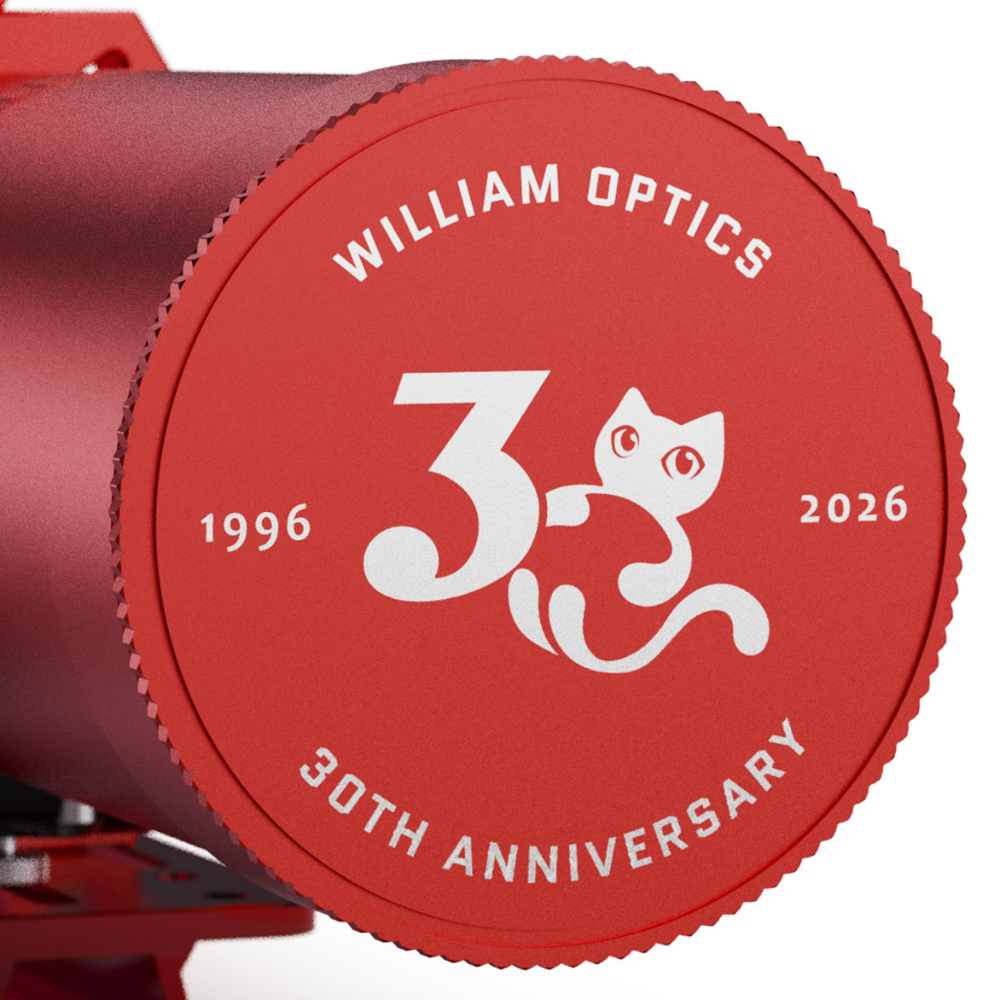 Highlighting the 30th Anniversary Logo on the lens cap