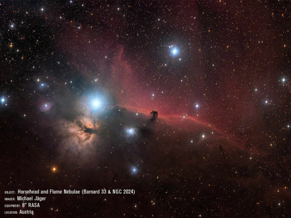 {{Apertura AD8 Dobsonian reflector telescope, front of tube facing camera}}