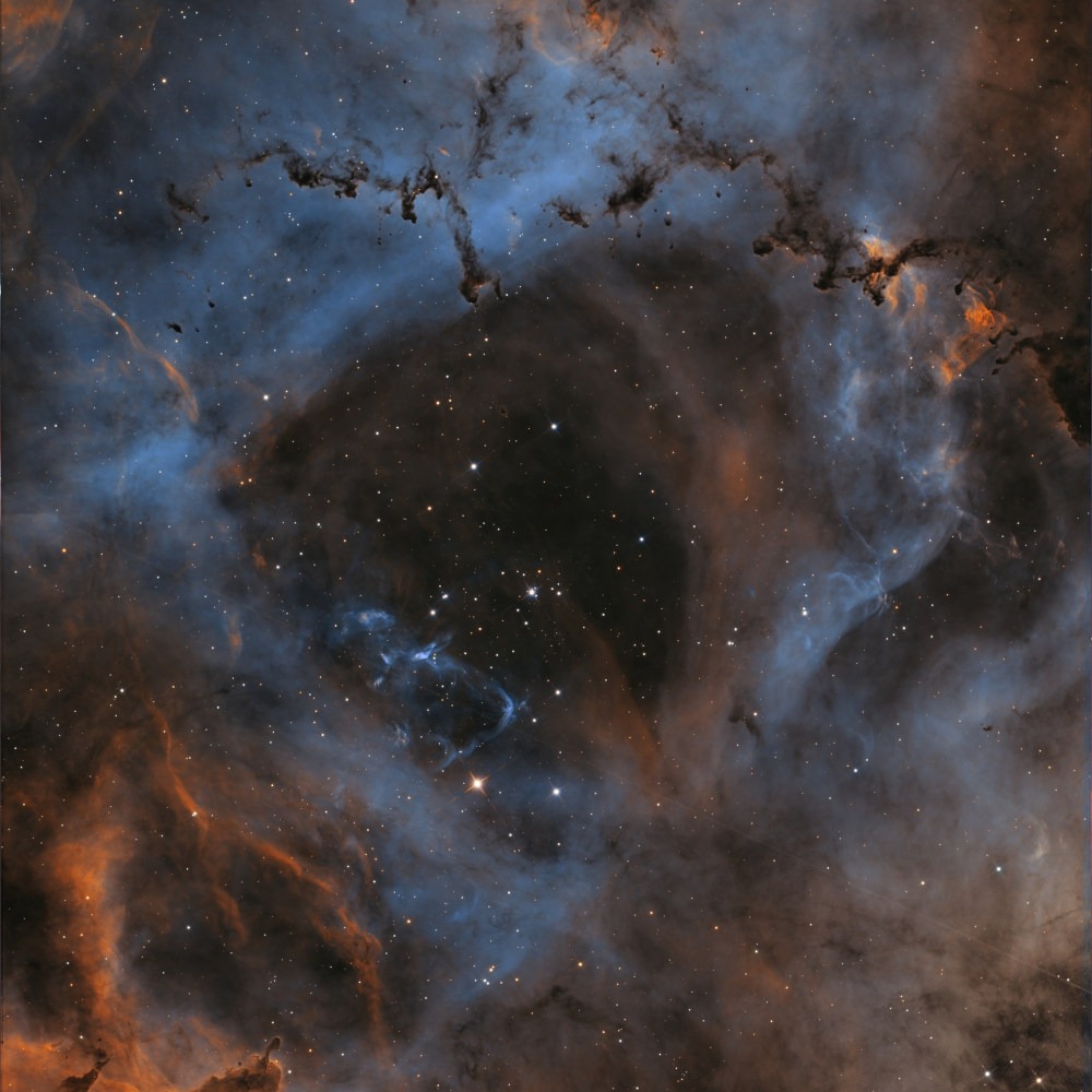 {{Apertura AD8 Dobsonian reflector telescope, front of tube facing camera}}