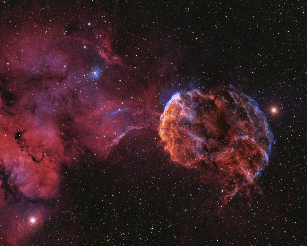 {{Apertura AD8 Dobsonian telescope, view of front of tube with eyepiece and spotting scope }}